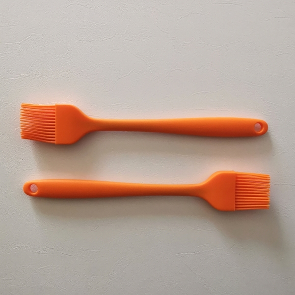 NWOT Silicone brush in orange color one pair - Picture 2 of 3